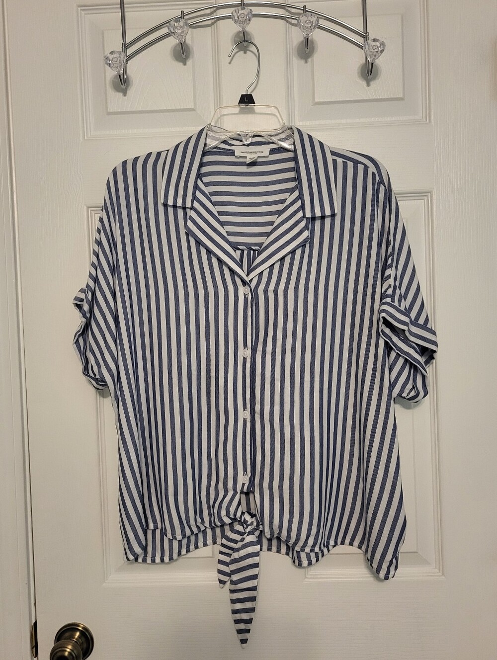 Beach lunch lounge Striped Tie-Front Button-Up Shirt - Blue & White, XL